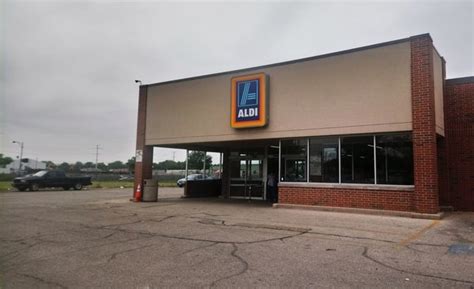 ALDI 8333 South Cicero Ave. Open Now - Closes at 8:00 pm. 8333 South Cicero Ave. Chicago, Illinois. 60652. (833) 462-1083. Get Directions.